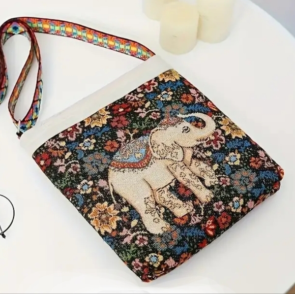 Elephant Crossbody Purse NEW - Picture 3 of 3